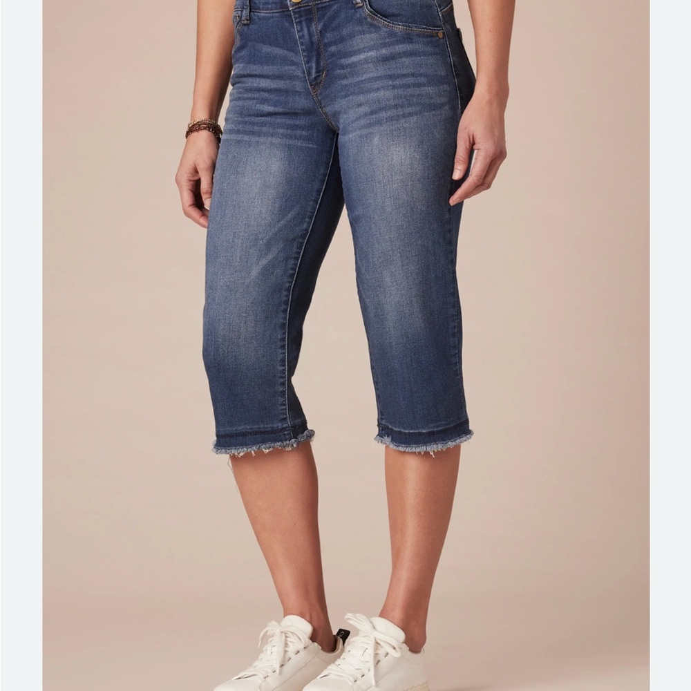 Democracy “Ab” Solution Blue Denim Fray Hem Capri Skimmer Mid Rise Size 2